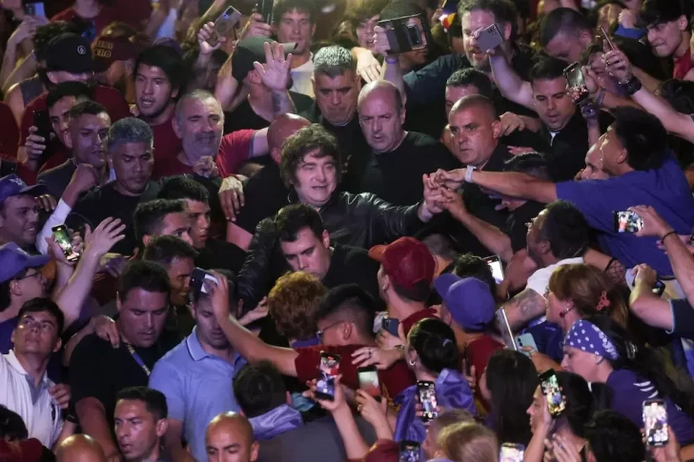 Milei cerró la campaña en Rosario: “A partir del domingo va a cambiar en serio la Argentina”