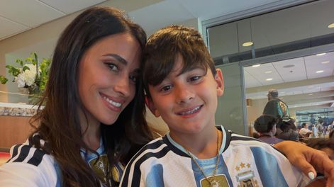 Antonela Roccuzzo y Ciro Messi.