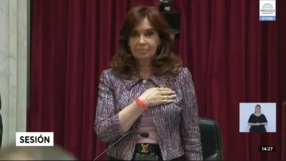Revuelo en las redes por el look de Cristina Kirchner en el Senado