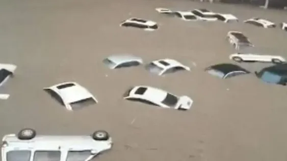 Al menos 12 muertos y más de 100 mil evacuados por torrenciales lluvias en China