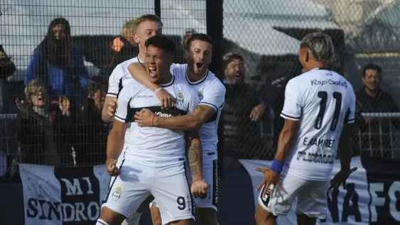 Gimnasia venció a Instituto y logró con autoridad su primer triunfo en el campeonato