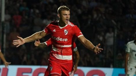 River venció a Sarmiento y es el único puntero