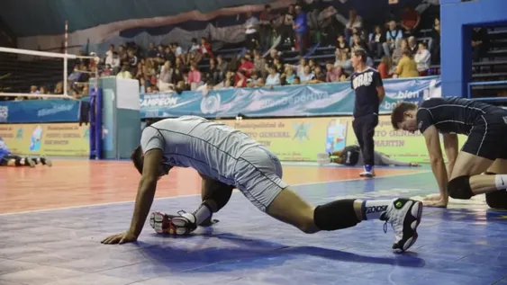 Obras cayó 3 a 0 ante el poderoso Bolívar en el primer partido de la gran final