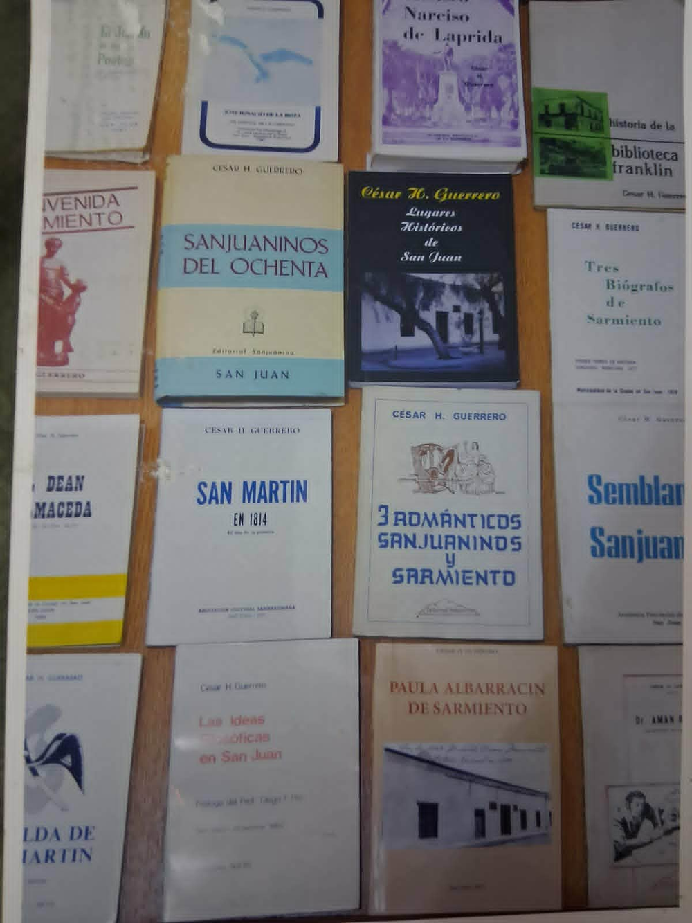 Algunos de los libros del escritor e historiador sanjuanino