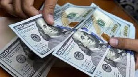 Dólar liberado: debut a $1.230 con una devaluación de un 12%