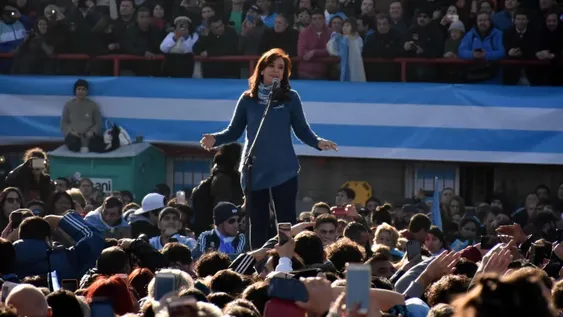 CFK llamó a frenar a Macri pero evitó confirmar si será candidata