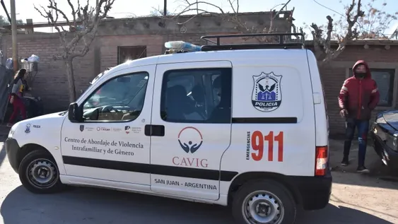 Quedó quemada y muy grave: creen que su pareja le roció nafta y luego le prendió fuego