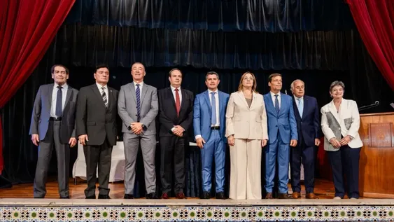 Los tres poderes del Estado en la foto. Orrego, Martín, la Corte y el fiscal General.