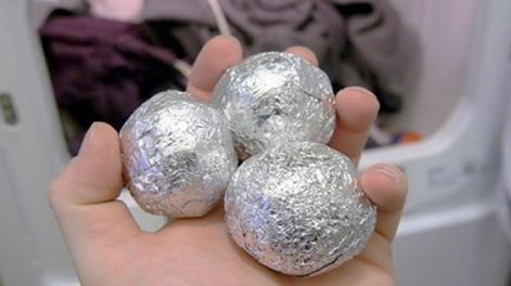 Para qué sirve poner bolitas de papel aluminio en el lavarropas