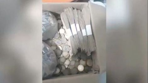 Pagó una multa con monedas y billetes de $10 para quejarse de la municipalidad