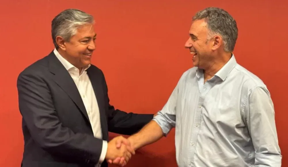 EL PRESIDENTE DE URUGUAY, Yamandú Orsi, mostró interés por el gas producido en Vaca Muerta tras una reunión con el gobernador de Neuquén, Rolando Figueroa, en la que sugirió la posibilidad de instalar un gasoducto que una a ambos países.