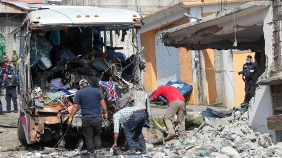Al menos 19 peregrinos murieron al chocar el ómnibus en el que viajaban en México