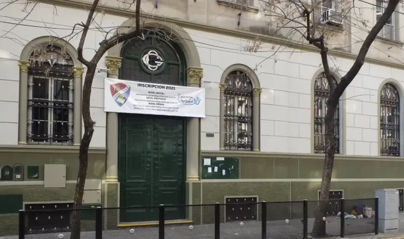 Pánico en un colegio: tres alumnos sufrieron quemaduras por la explosión de un experimento