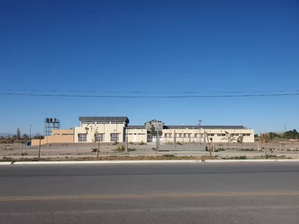 Urge nuevo edificio para educar