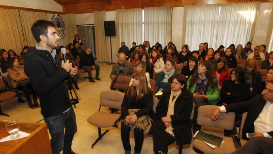 Los padres dicen que usan las redes sociales, pero sin saber