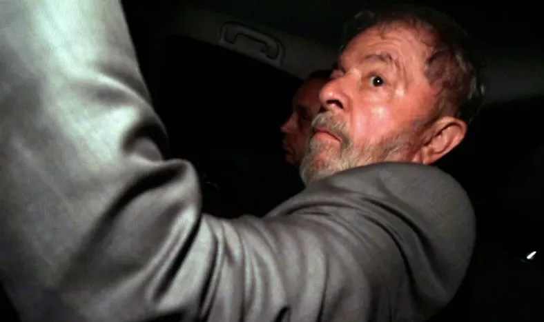 Es oficial: hoy no se entregará Lula y las negociaciones seguirán este sábado