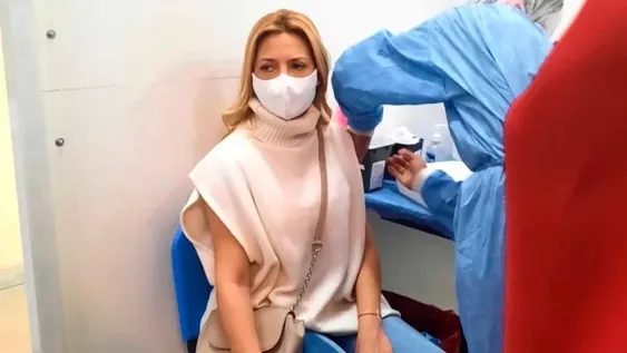 Fabiola Yáñez recibió la primera dosis de vacuna contra el Covid en su semana 12 de embarazo