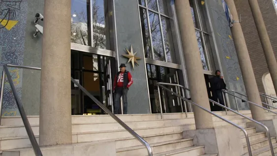 Los bancos abrirán al público general desde el lunes próximo, pero con turno