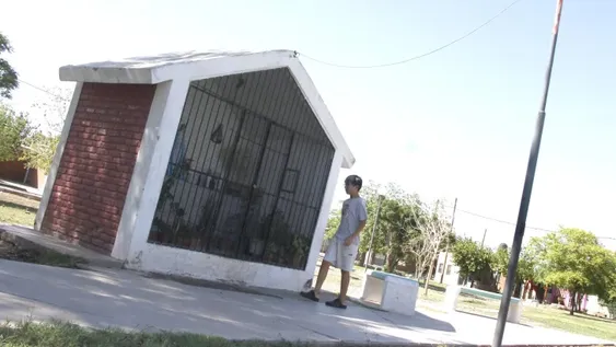 Temor vecinal por una gruta que quedó a oscuras y se transformó en aguantadero