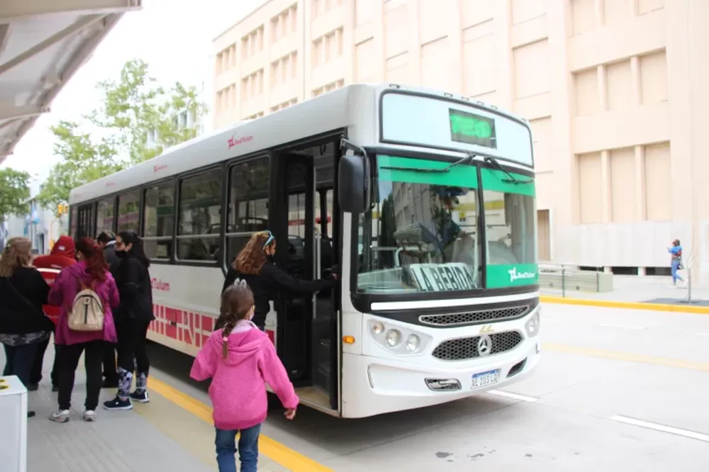 Paro de colectivos por 48 horas: audiencia clave este martes que busca desactivar la medida