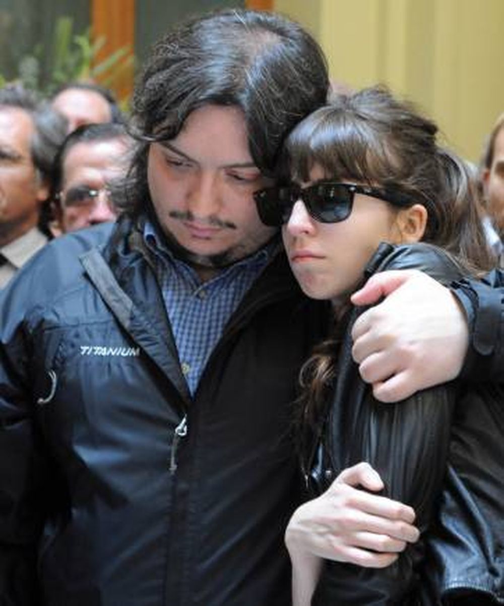 Máximo y Florencia no se despegaron de CFK