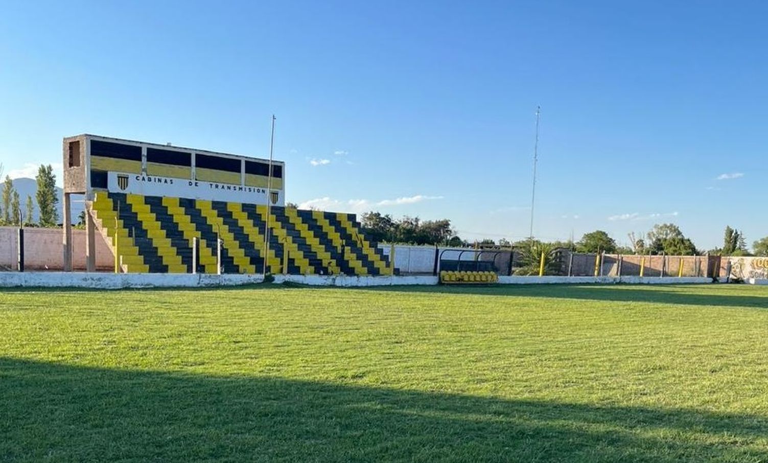 Robaron en Atenas de Pocito: se llevaron una bomba de agua y camisetas del plantel