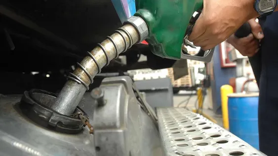 Afirman que implementarán un 7% de aumento en los combustibles