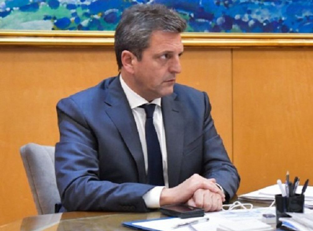 El Gobierno recortó 22% el gasto en diciembre y estiman que sobrecumplió la meta con el FMI