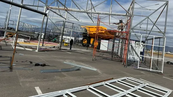 Junto al armado de las instalaciones para la Feria Temática de la FNS se avanzó con la instalación de las nuevas cámaras de seguridad.