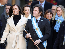 Javier Milei y Victoria Villarruel juntos en la caminata hacia la Catedral Metropolitana. 25 de mayo de 2024. Javier Milei y Victoria Villarruel juntos en la caminata hacia la Catedral Metropolitana. 25 de mayo de 2024.