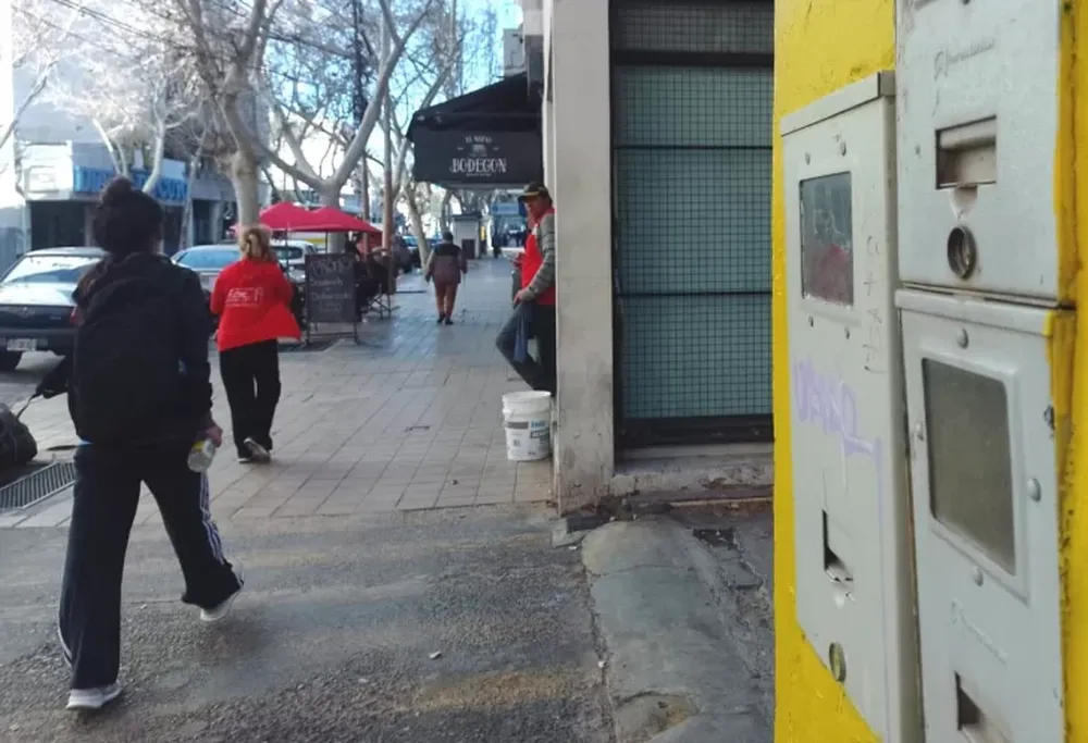 CAMBIOS GENERALES. Además de invertir en estaciones transformadoras, el EPRE planea modernizar la red con medidores nuevos para todas las casas.