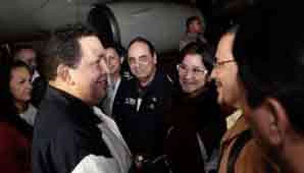 Chávez regresó a Venezuela luego del tratamiento y los rumores