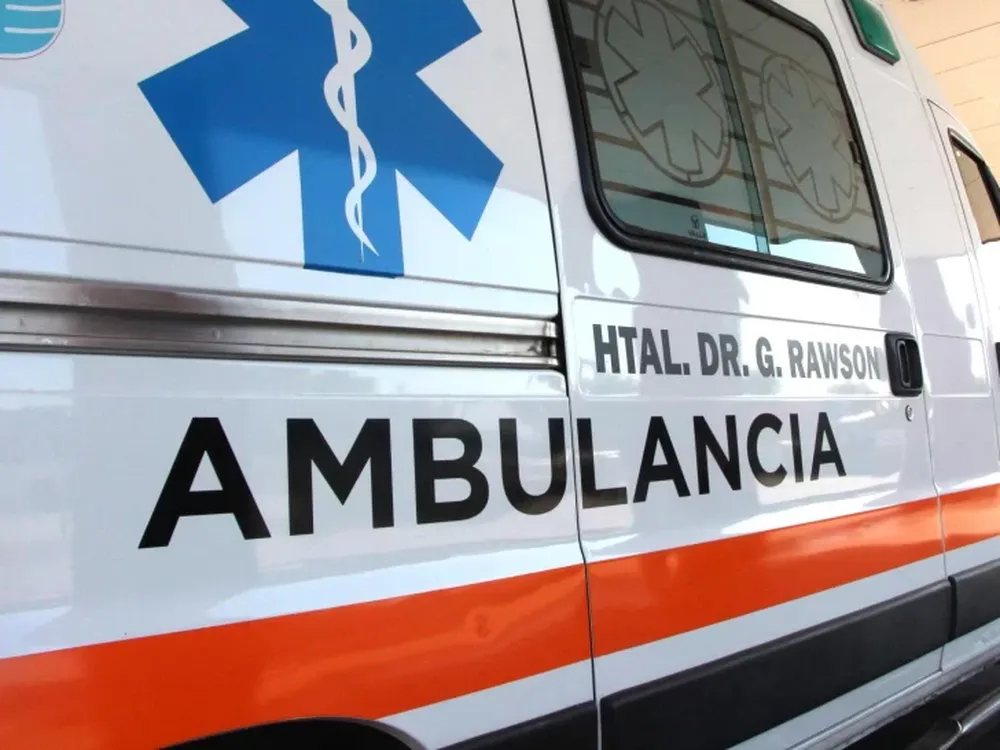 Perdió el control de su auto, volcó y sólo sufrió golpes