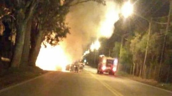Una falla en el sistema de frenos originó un dañino incendio en un auto