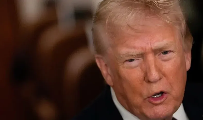 Tras el freno de la Corte, Trump impone un arancel global del 10% por 150 días