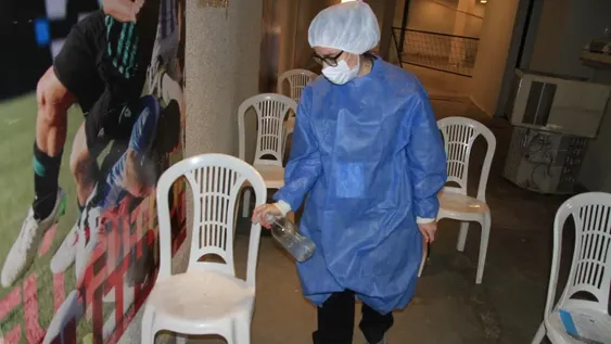 Quejas por la demora de casi una hora en el inicio de los testeos en el Cantoni