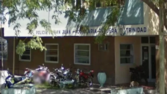 Un ladrón aprovechó el descuido de una anciana y robó dos computadoras y un celular