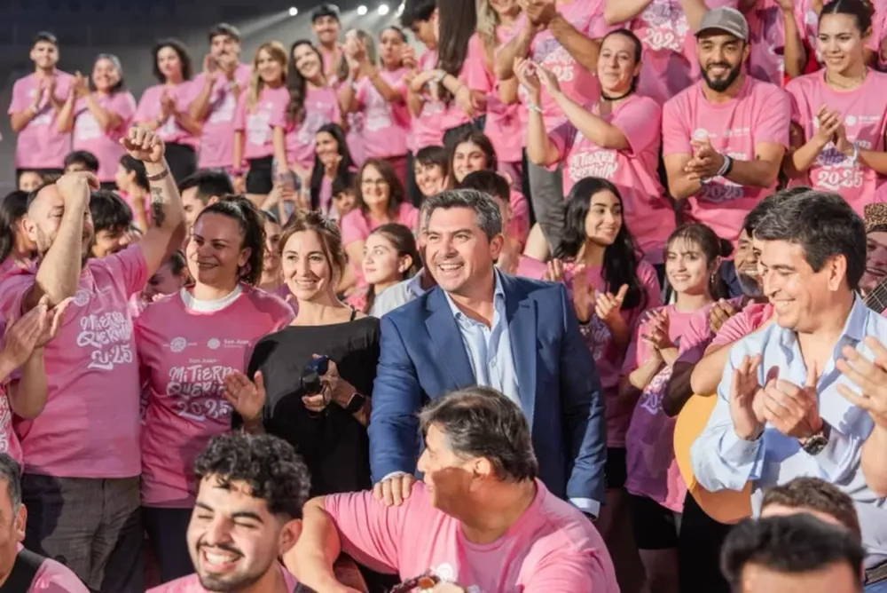 Orrego con los artistas