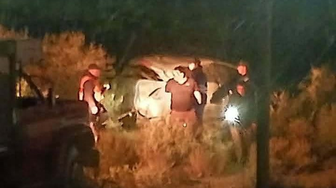 tres menores viajaban en un auto que termino destrozado tras un fuerte choque en caucete
