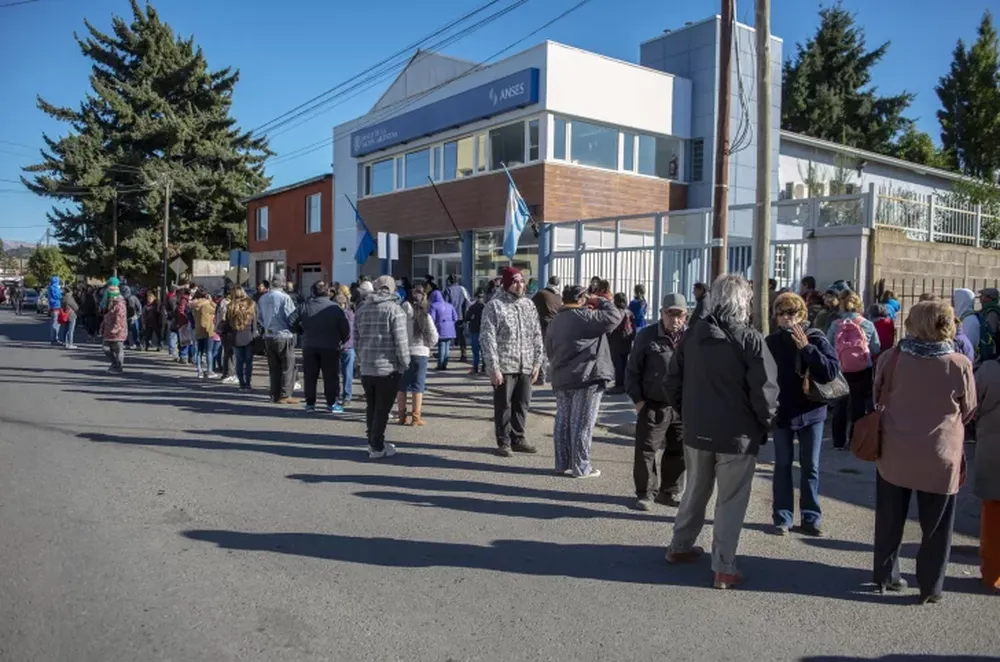 Ya se puede consultar si reúnen requisitos para cobrar los $10.000