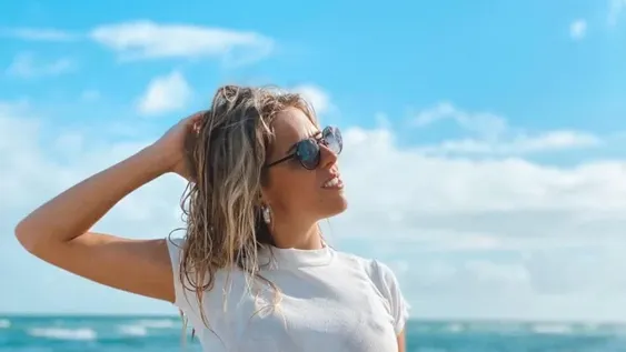 Nati Jota se quedó dormida en la playa con una bikini colaless dándole la espalda a la cámara