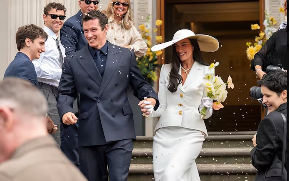 La pareja tuvo una ceremonia íntima donde solo acudieron ocho amigos y familiares.