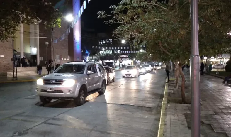 Bocinazo alrededor de la Plaza 25 bajo la consigna “para que nos escuchen”