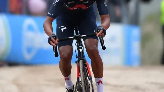 Bernal dominó la montaña y es líder