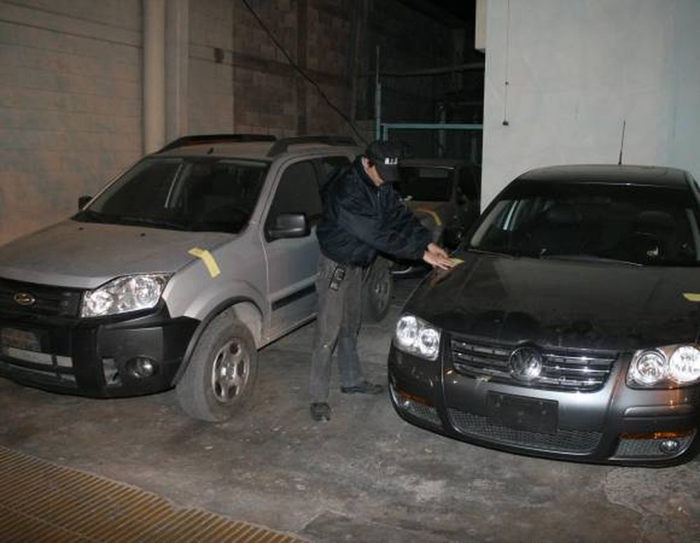 Un comerciante buscado por  vender 3 vehículos robados
