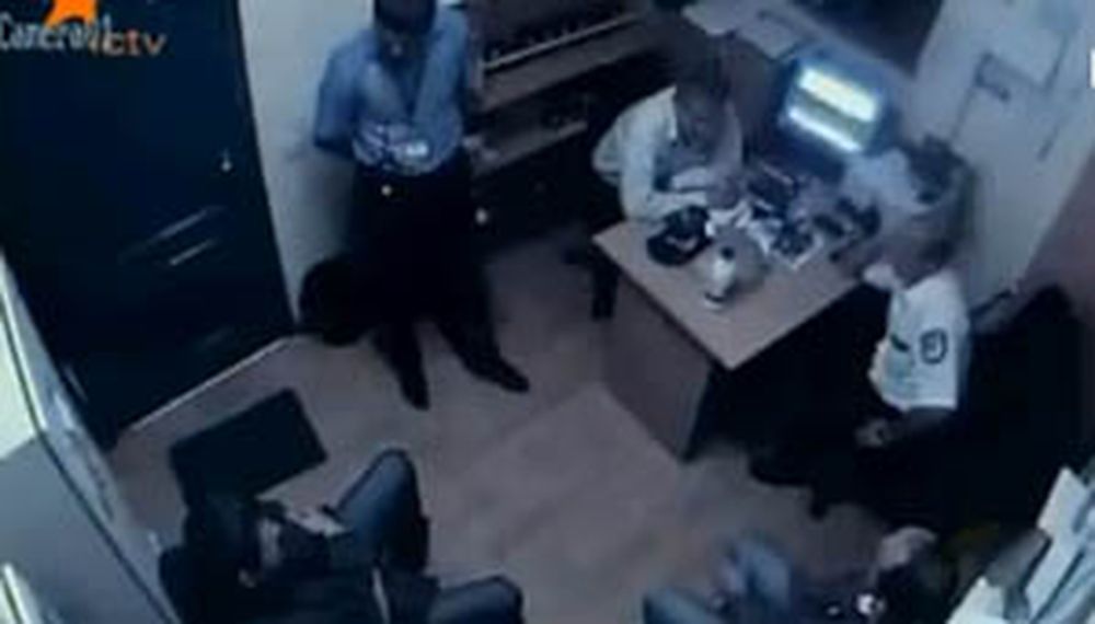 Brutal crimen de tres policías conmociona a Ucrania