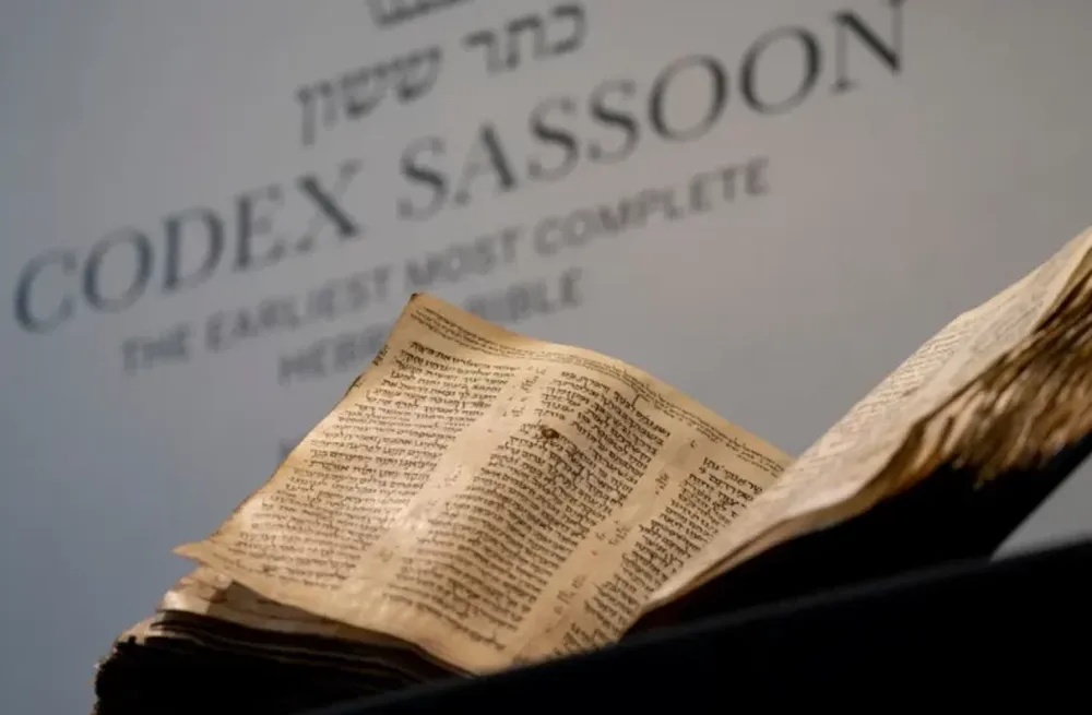 Vendieron la biblia hebrea más antigua del mundo en más de US$38 millones