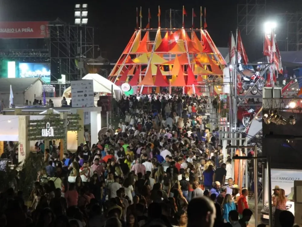La primera noche de la Fiesta Nacional del Sol 2020 reunió a más de 65 mil personas