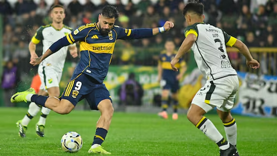 Milton Giménez marcó el 1-0 en el duelo de Boca&nbsp;ante Defensa y Justicia en Varela. &nbsp;