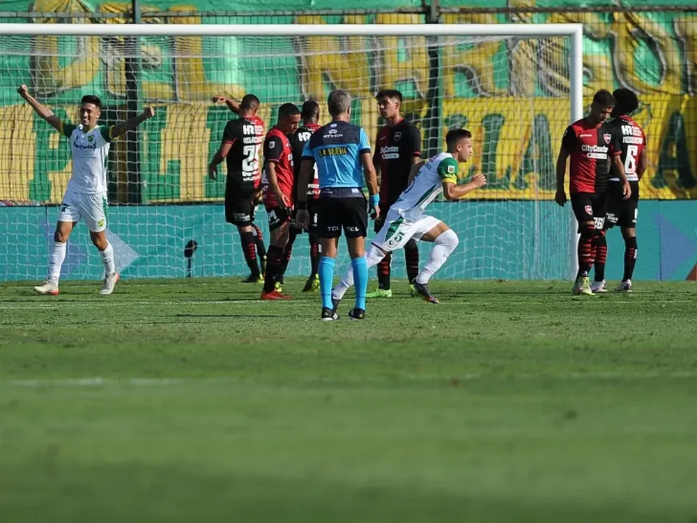Defensa le ganó a Newell’s y sumó su segunda victoria